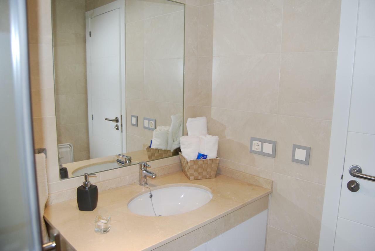 Centrico Nuevo Dos Banos Parking Apartment เซบีญา ภายนอก รูปภาพ